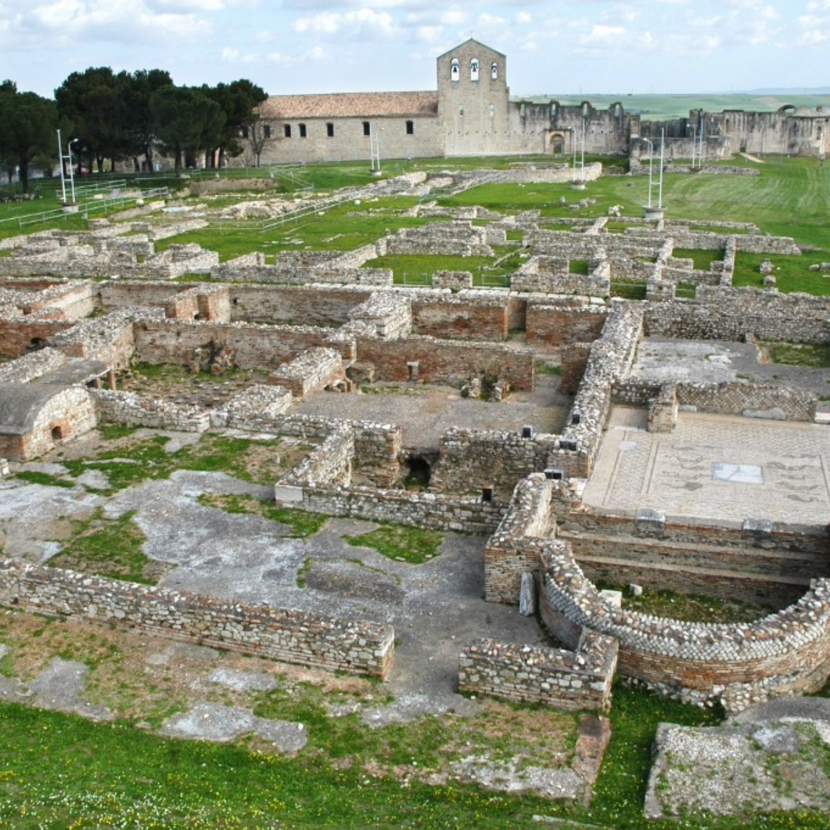 TOUR GUIDATO DI VENOSA: LA CITTA' DEL POETA ORAZIO