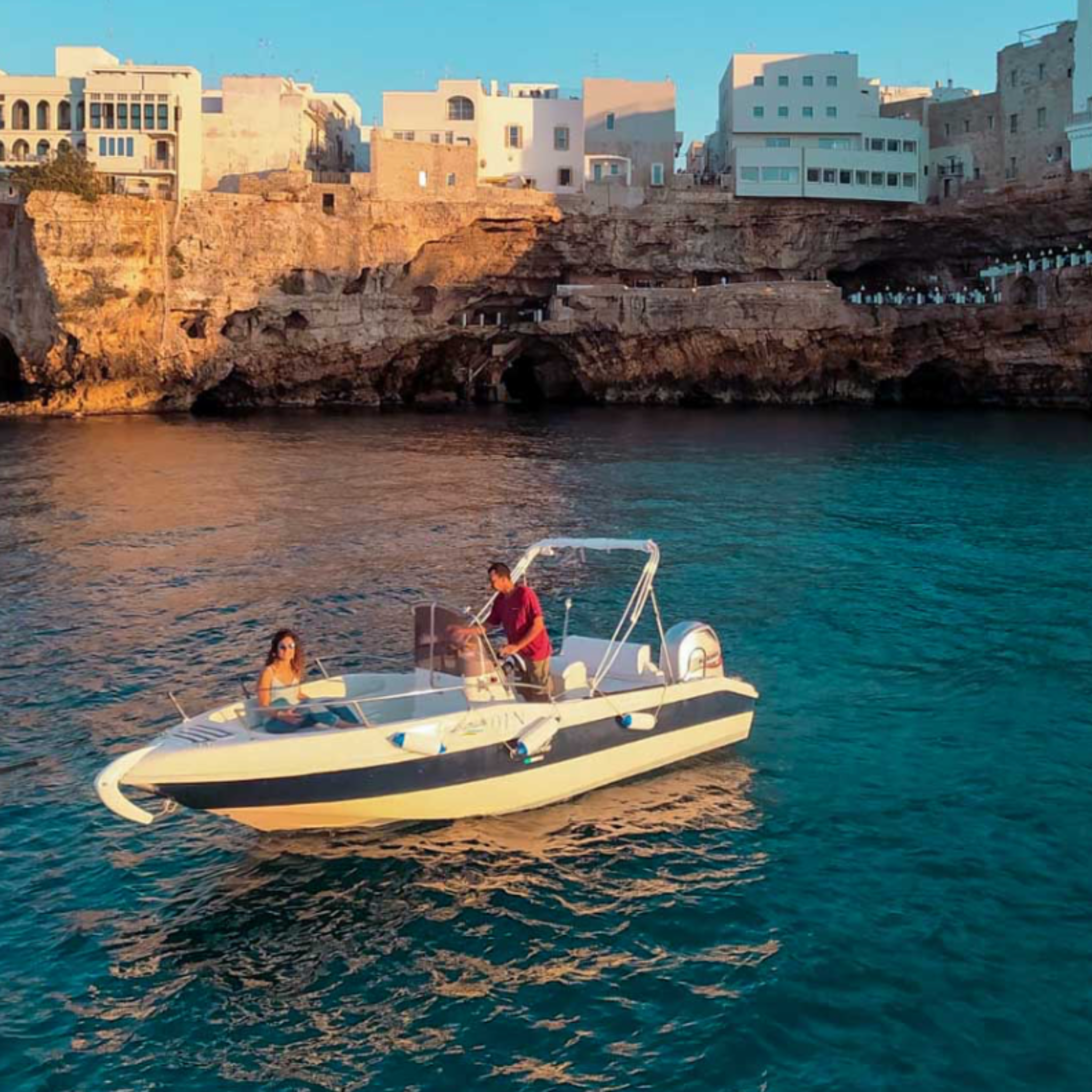 TOUR IN BARCA A POLIGNANO A MARE: VISITA ALLE GROTTE E BAGNO A LARGO