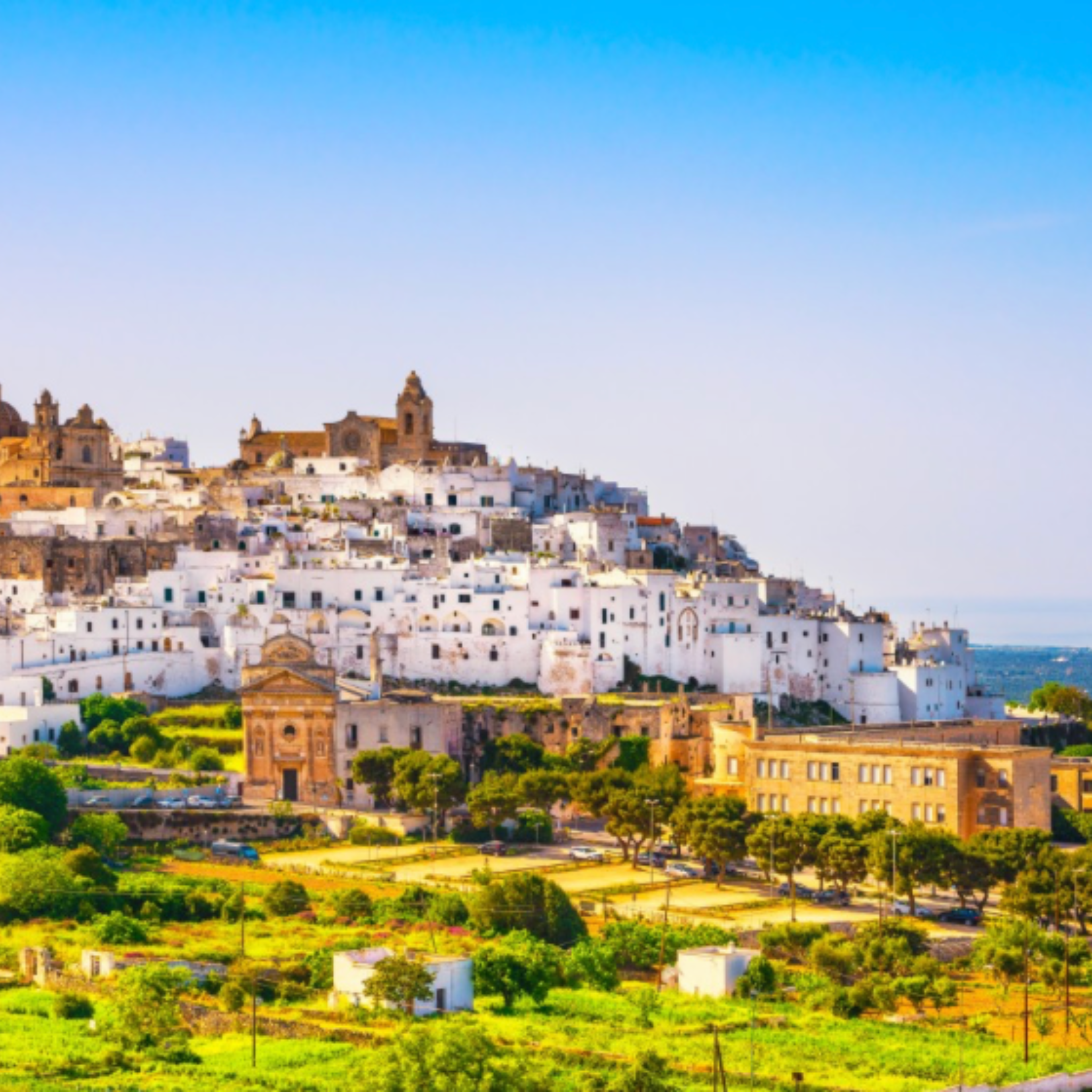 OSTUNI IN APECALESSINO: LA CITTA' BIANCA SU UN PIAGGIO D'EPOCA