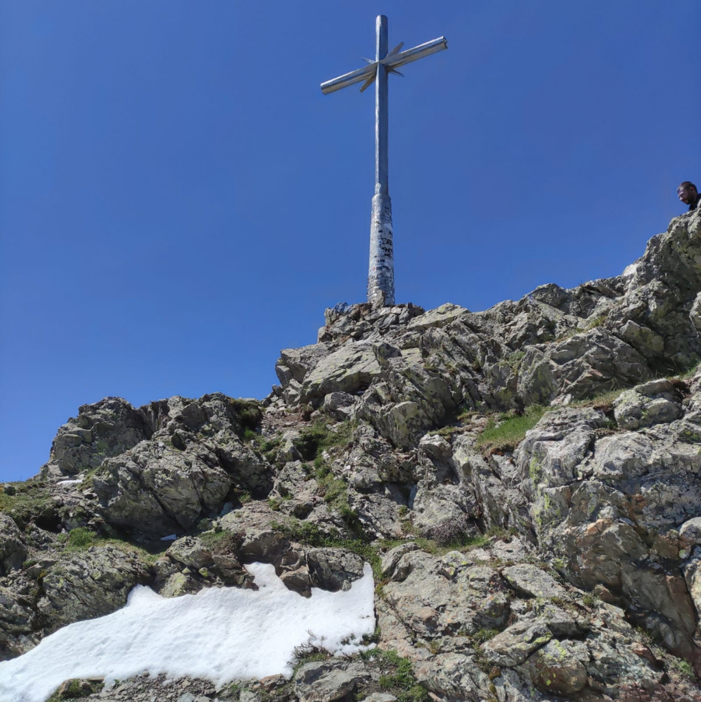 Trekking a Punta La Marmora: Alba o Tramonto sul Tetto della Sardegna
