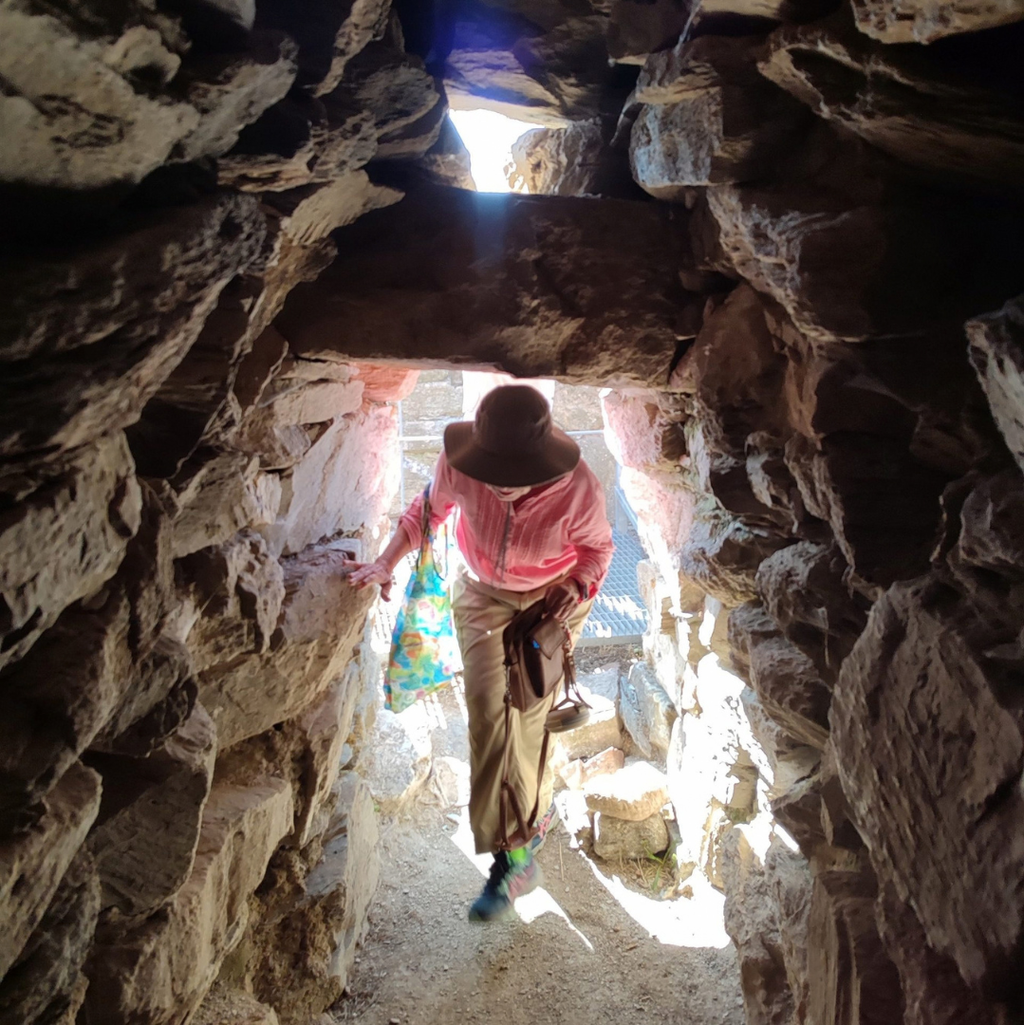 Archeo-Wine Tour nel Mandrolisai: Nuraghi, Menhir e Vino Rosso